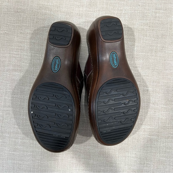 SoftWalk Metallic Bronze Madison Clog - Picture 8 of 9